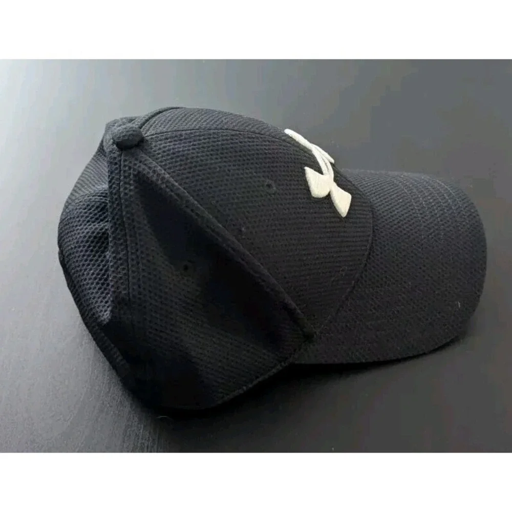 Under Armour Classic Fit Black Baseball‎ Cap Hat Fitted Size M/L